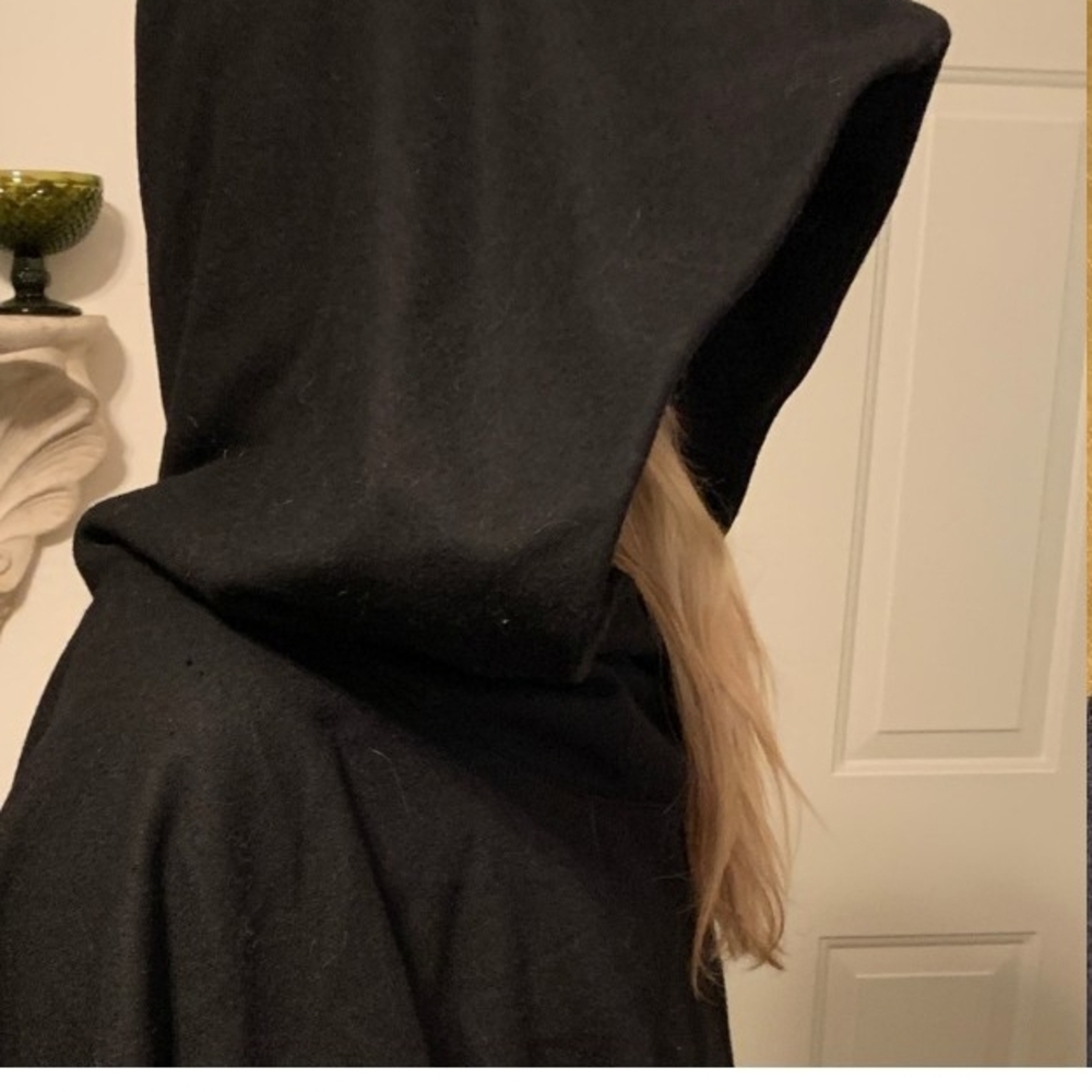 Ovate Raw Hem Wool Cloak - Picture 3 of 5